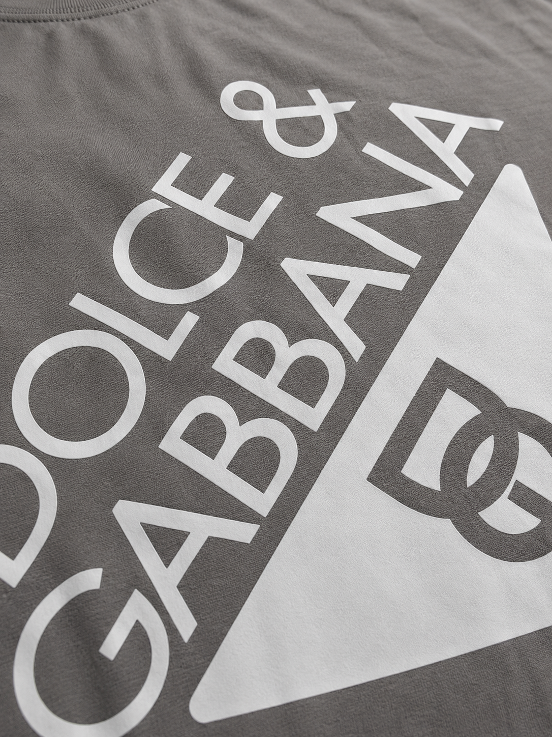 Dolce & Gabbana Tricou Premium Bărbați Gri – Logo Frontal Alb