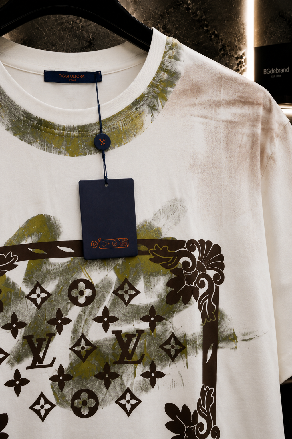 A - Louis Vuitton Oversize - White