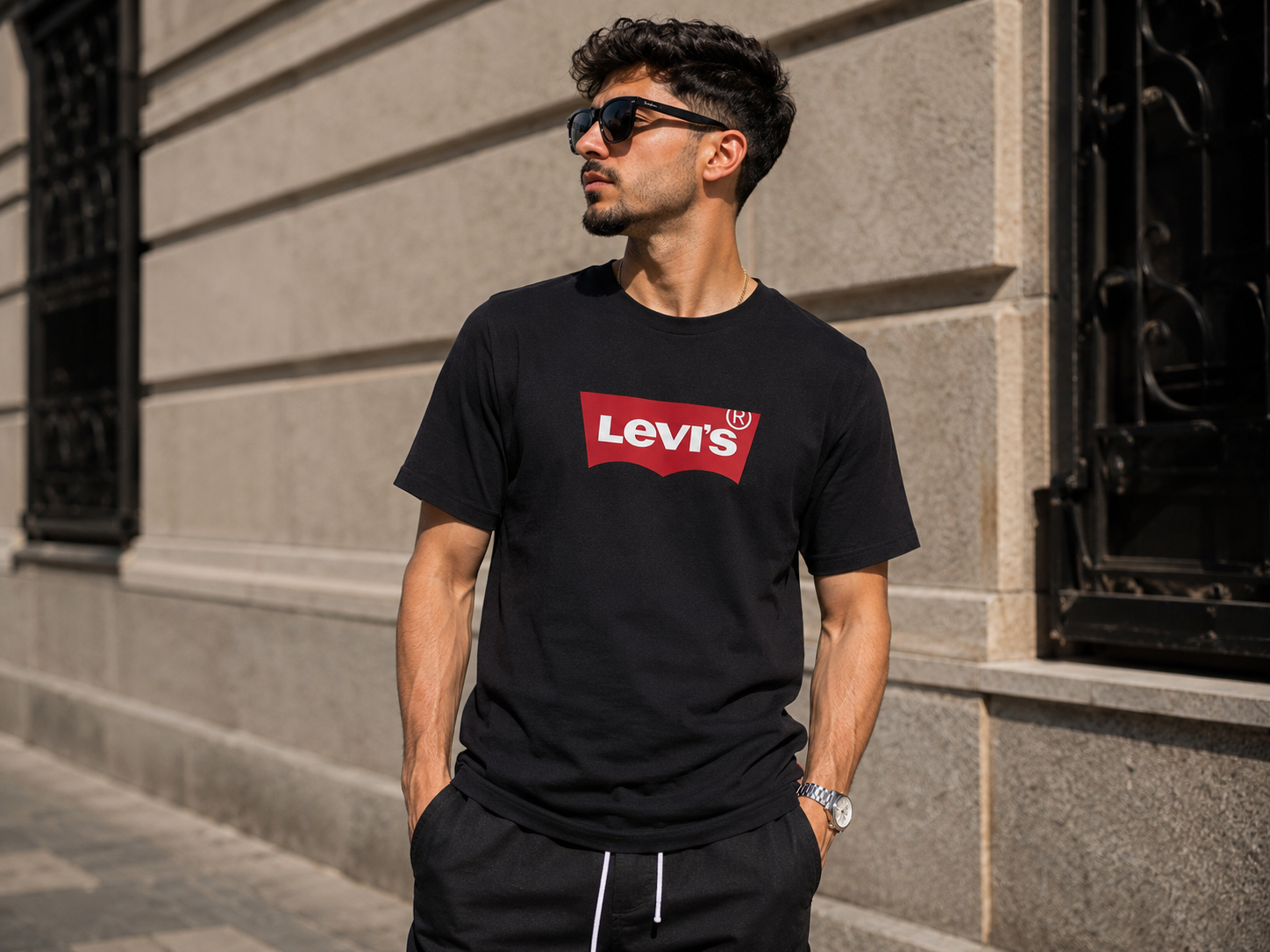 Levis - Black T-Shirt