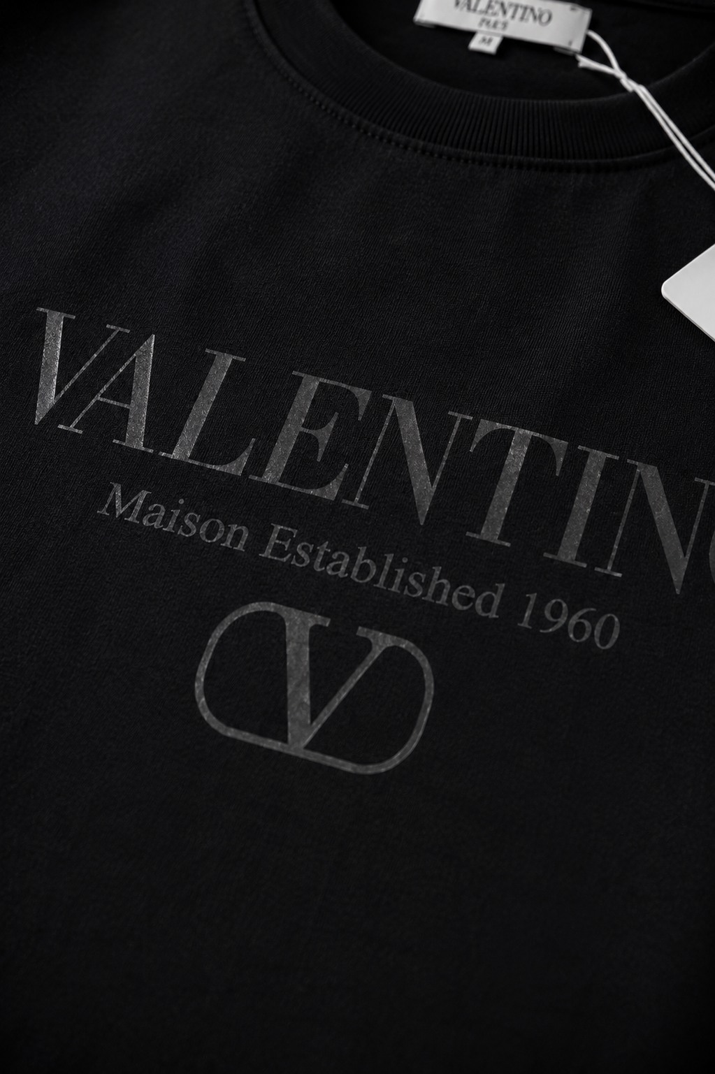 Valentino negru – logo frontal