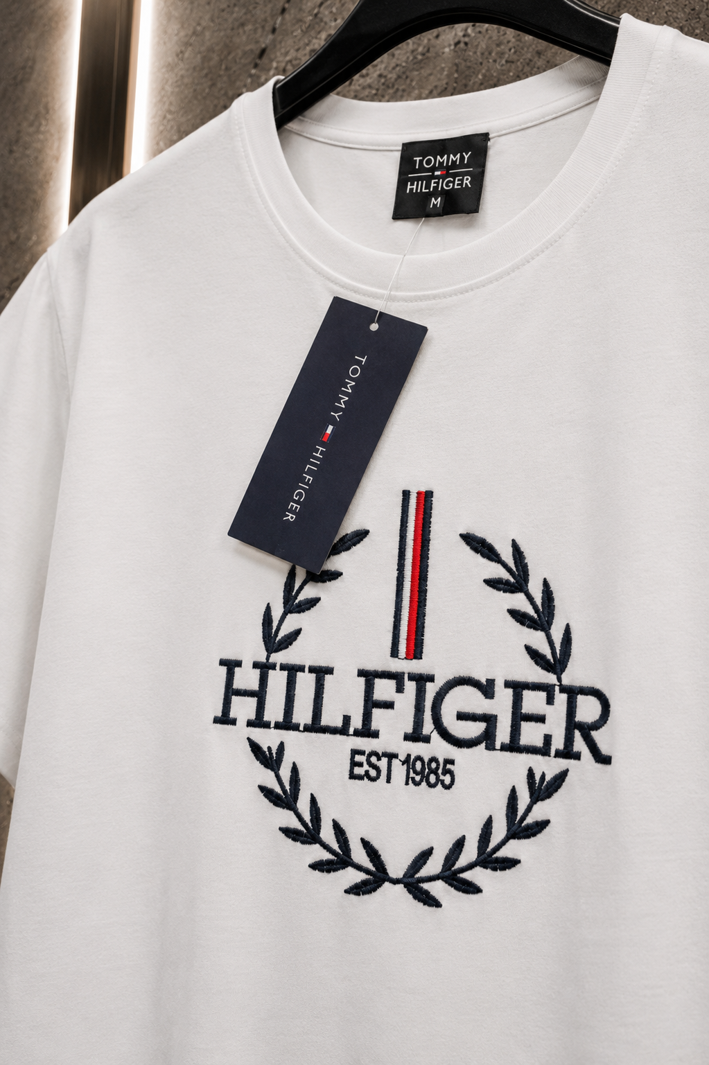 Tommy Hilfiger White – Hilfiger EST 1985