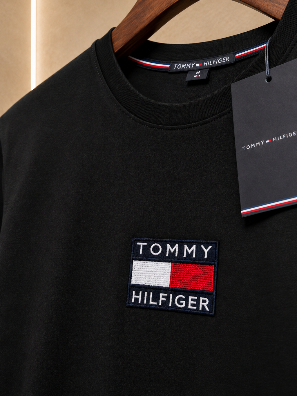 04 - Tommy Hilfiger - Logo brodat