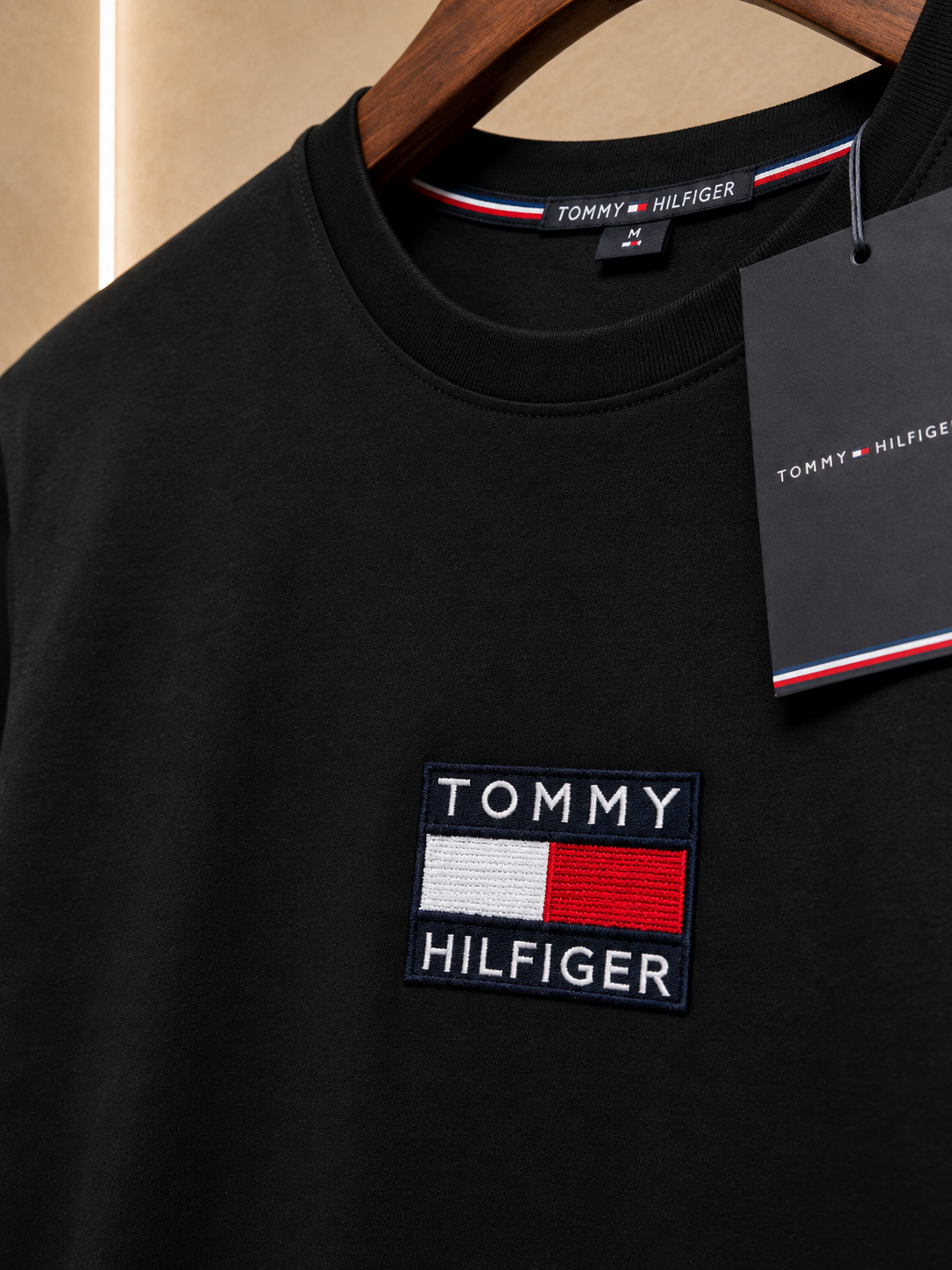 04 - Tommy Hilfiger - Logo brodat