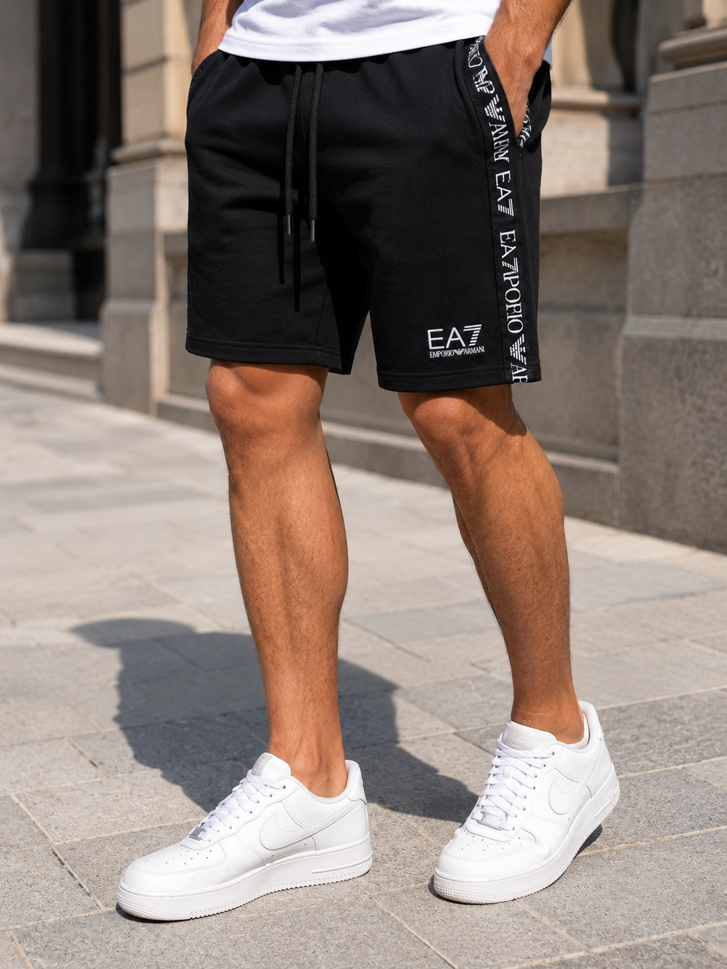 Pantaloni Scurți Negri EA7 – Model Sport Casual